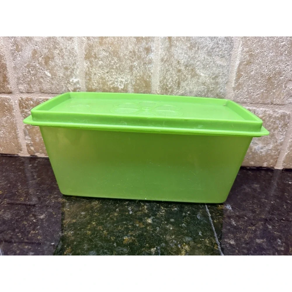 Vintage Rubbermaid J-3202 Green 2 Qt. Rectangle Storage Container w/Daisy Lid